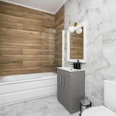 Apartment Plaza 101 *